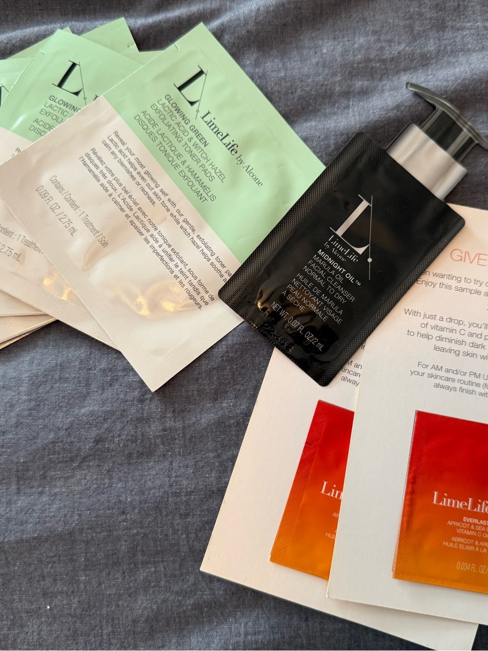 Women’s Skincare Set in White - Picture 14 of 14
